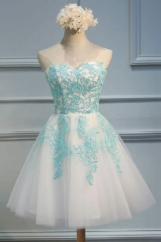 A-Line Sweetheart Short White Tulle Homecoming Dress with Lace Appliques DM431